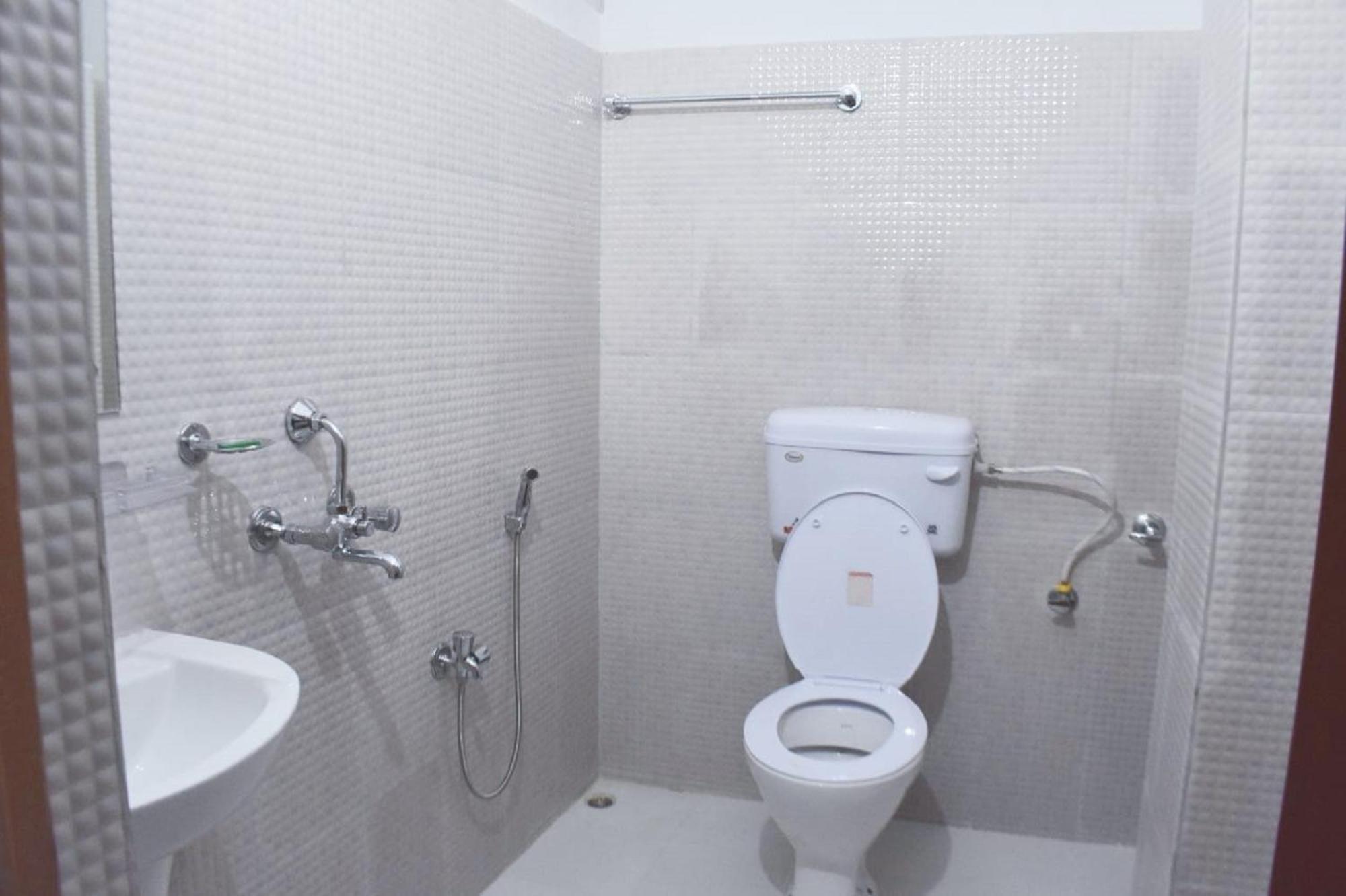 גווהטי The Executive Inn מראה חיצוני תמונה